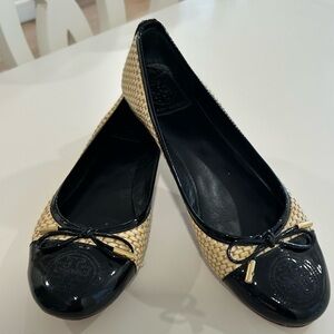 Tory Burch Flats Black Patent & Basket Weave Sz 9